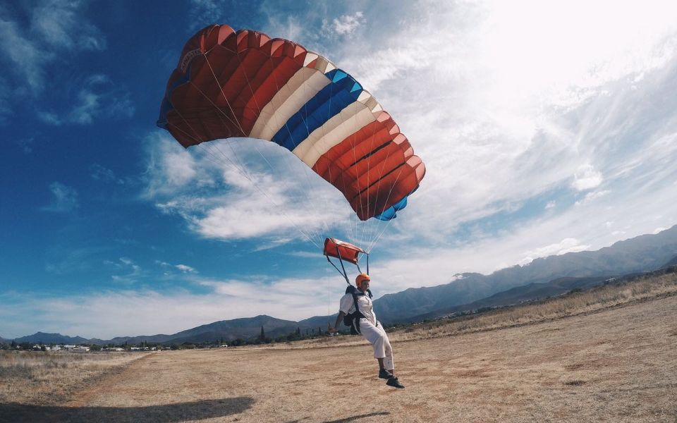 Paul Kotze Robertson Skydive School Landing Like a Boss